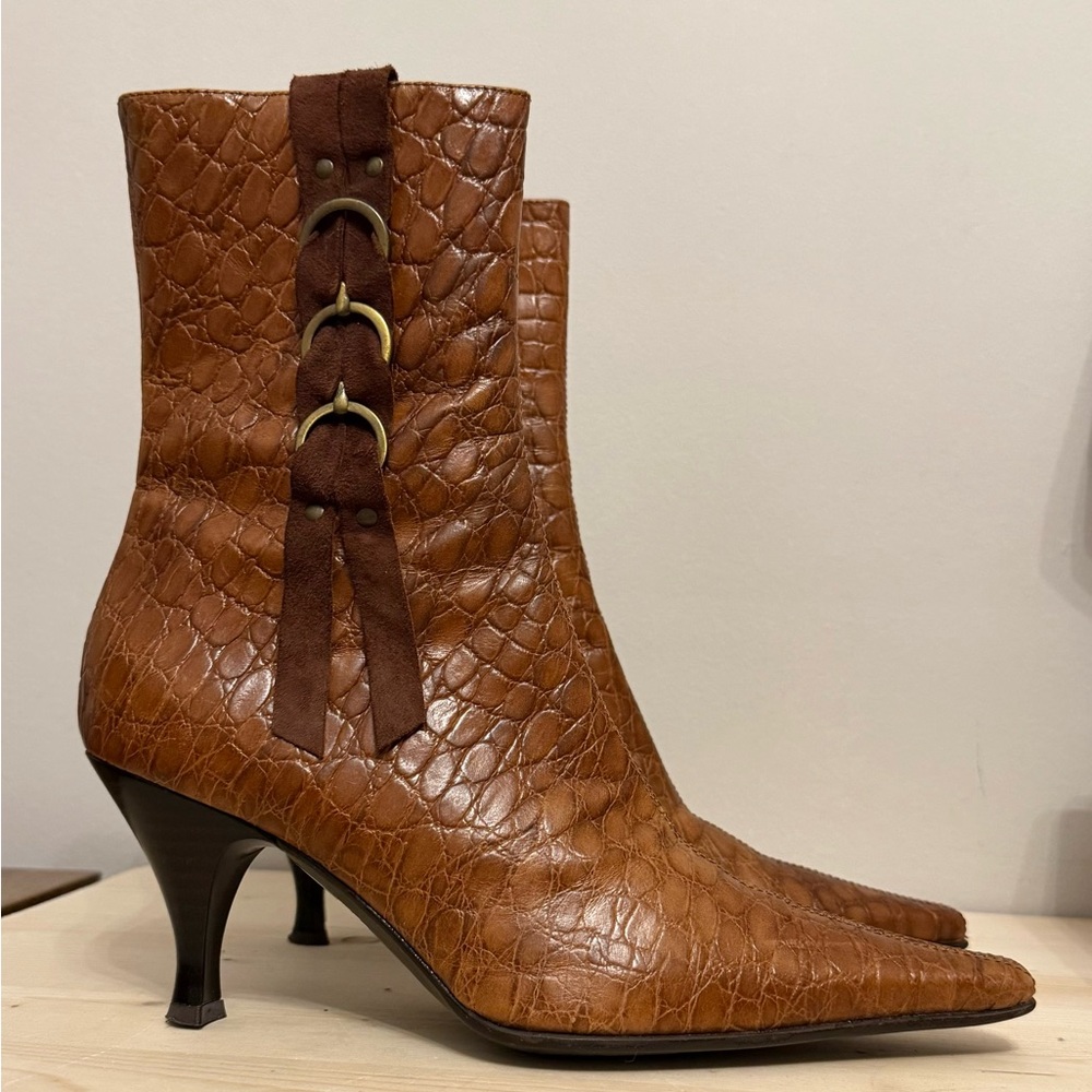 Made In Italy Brown Leather Croc-Embossed Women's Ankle Boots with Ring Detail